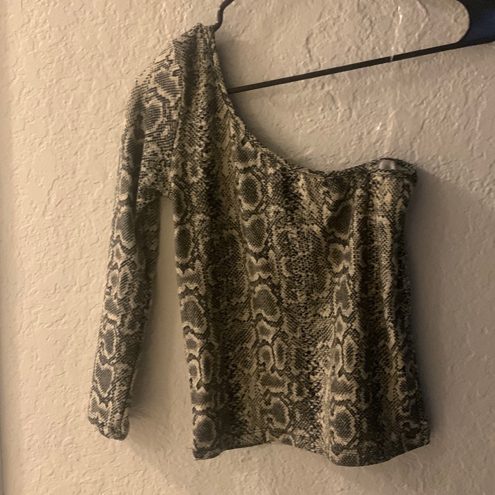 Sleeve less top